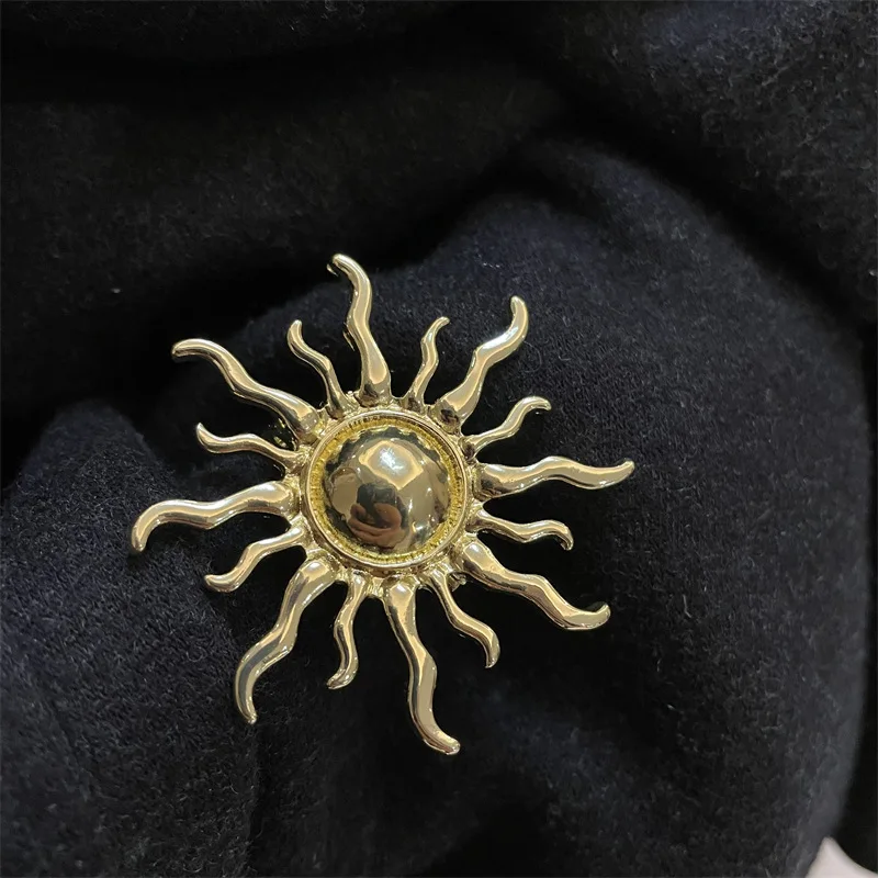 Fashion Sun Mental Retro Women Brooch Pin Sunflower Accessories Jewelry For Lady Gold Color Brooches Pins Vintage Clothing Gift