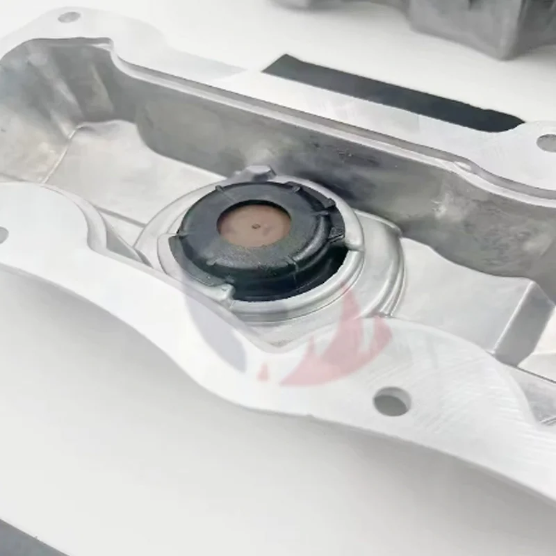 0248L7 0248L6 is suitable for Peugeot 206 207 301 307 Citroen C4 cylinder head aluminum valve cover