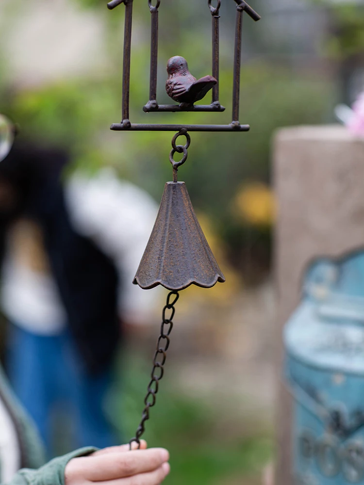 

Iron bell pendant, wind bell pendant, ancient style hand cranked doorbell pendant, retro villa garden decoration