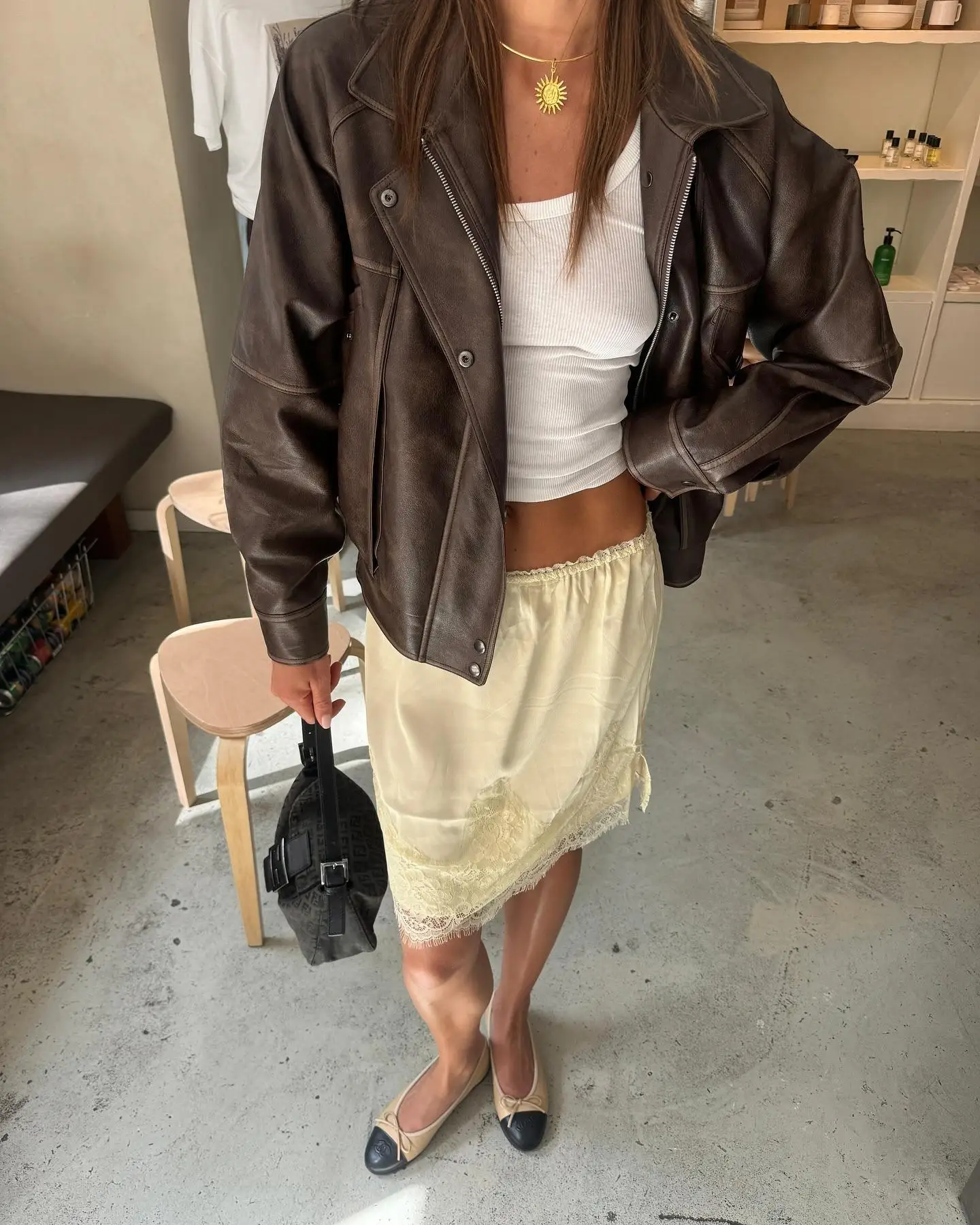 Femmes Sexy taille haute Satin Mini jupe blanc rouge Chic Streetwear été taille élastique mince jupe filles chaudes décontracté Simple