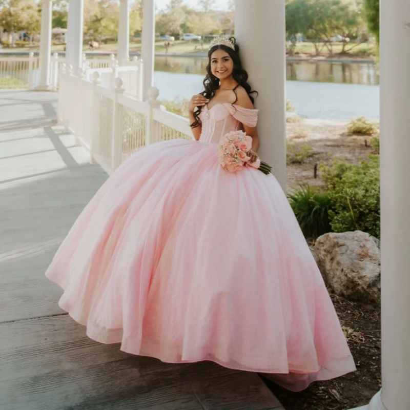 

Розовое блестящее платье для квинсеаньеры с открытыми плечами, расшитое бисером, с кристаллами и бантом, из фатина, с корсетом, для вечеринки, дня рождения, на 16 лет, Vestidos 15 De
