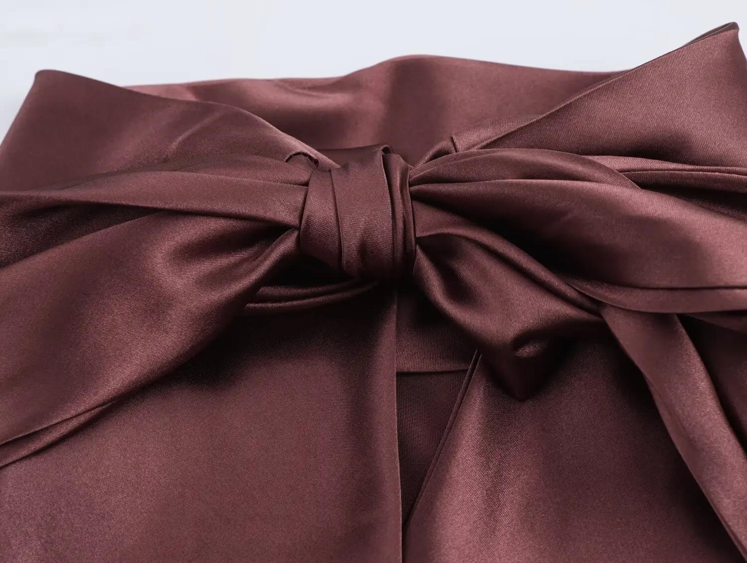 2025年新作 レディース服 欧米風ファッション ノースリーブ ホルターネック シルクサテン風 ハーフハイネックドレス