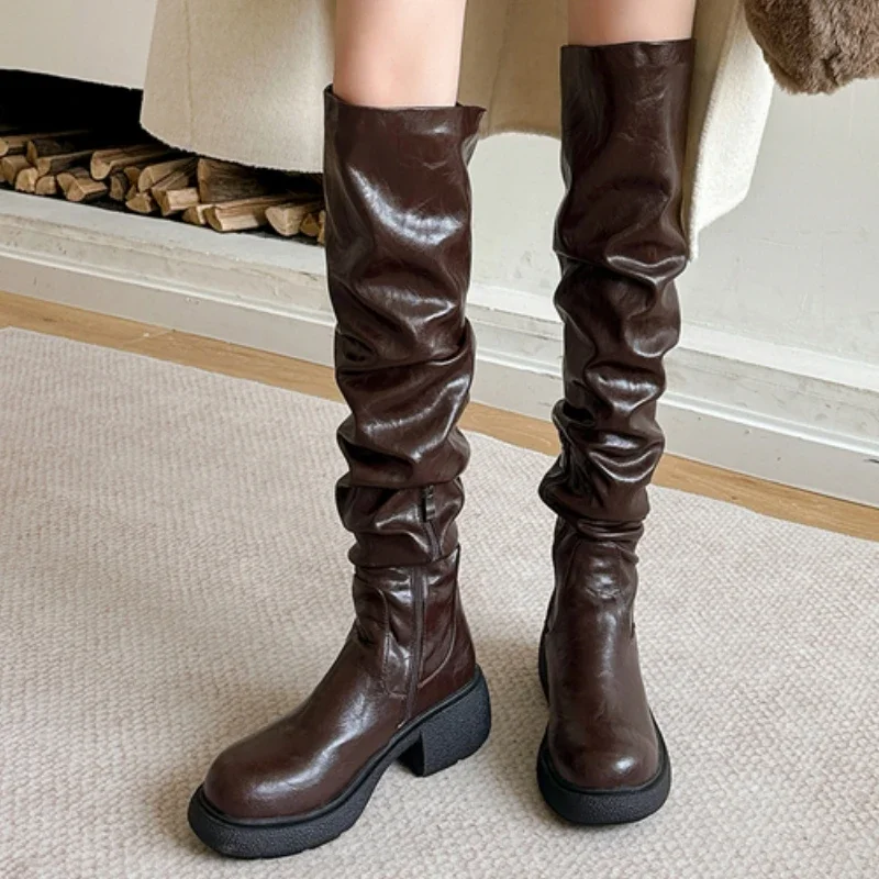 Botas Punk por encima de la rodilla para mujer, calzado de nieve de piel cálida, color negro y marrón, calzado con plataforma, moda resistente al agua, 2025