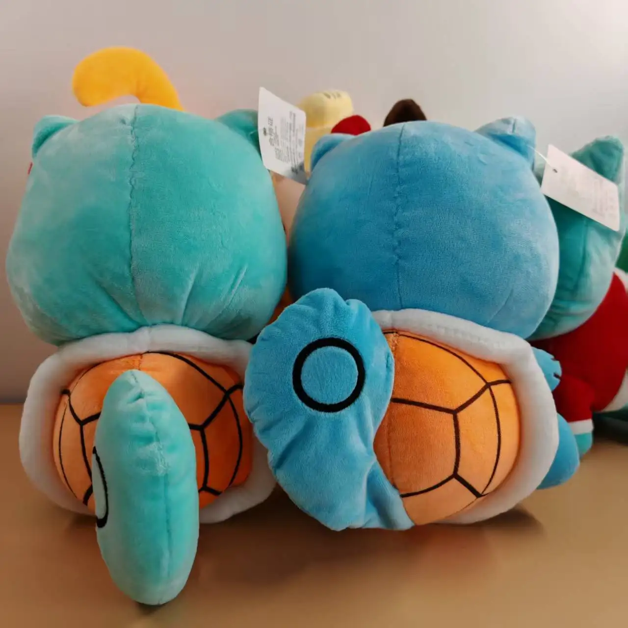 MINISO 25cm Super lindo Pok é mon Jenny Turtle Bulbasaur Hellokity gato muñeco de peluche decoración de habitación muñeca regalo