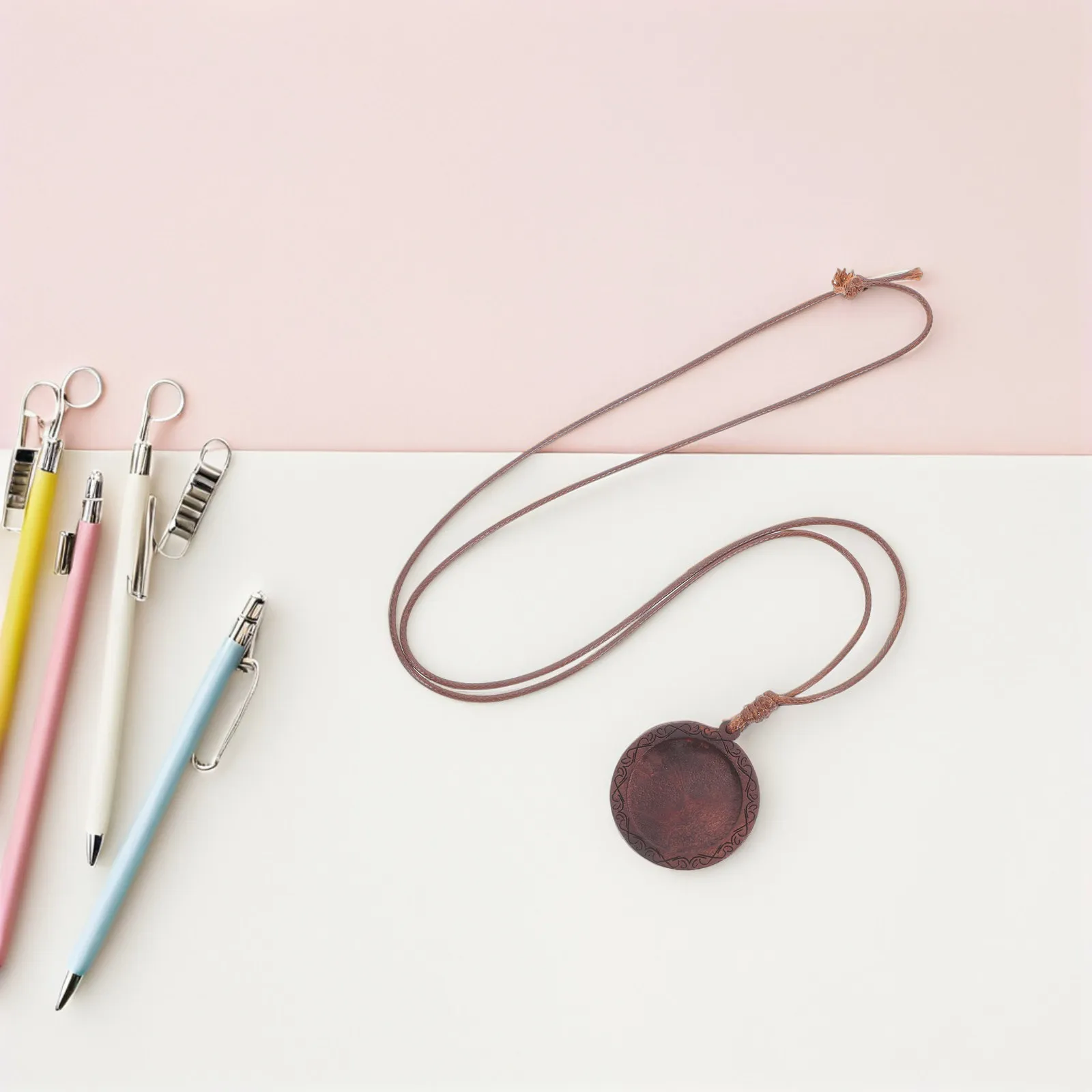 

5Pcs Wooden Pendant Trays DIY Jewelry Making Bezels Vintage Carved Edge Round Blank Bezel Base for Gemstone Resin Necklace Craft