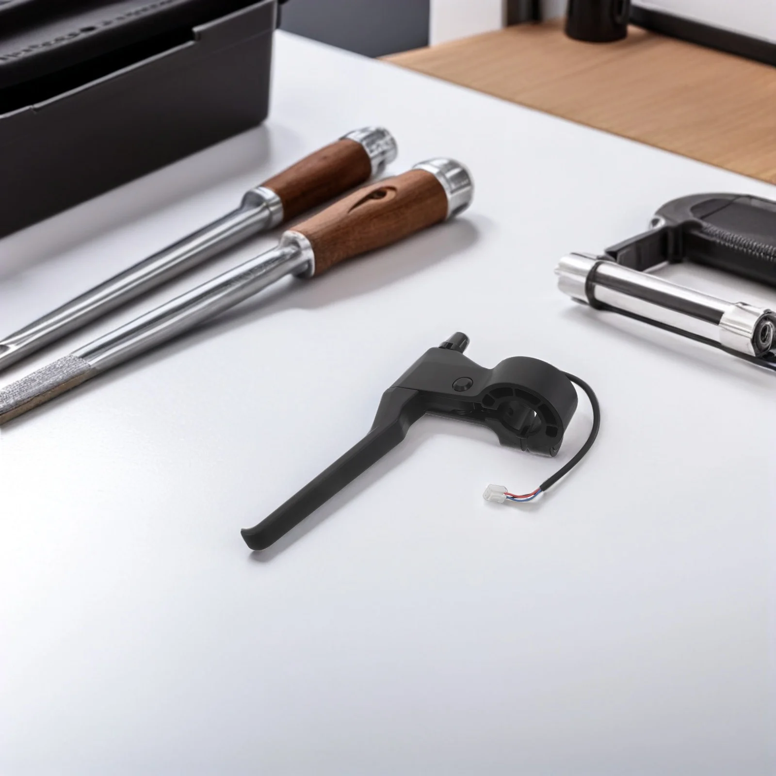 

Brake Handle Assembly for Scooter Left Side Metal Replacement Brake Lever Fast Response Easy Installation Long Ride Comfort