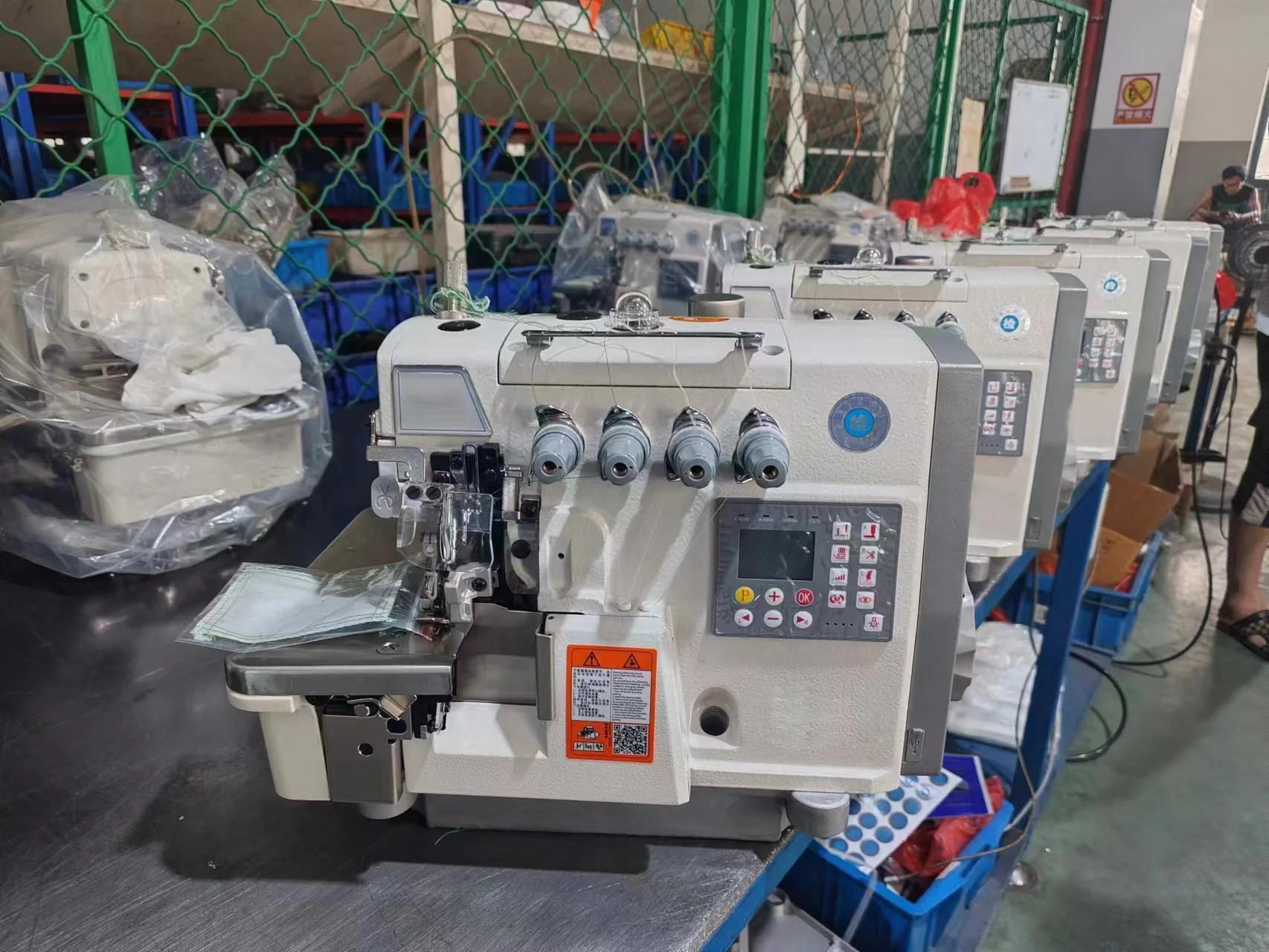 QK-G912D-4 Stepping Motor Four Thread Automatic Industrial Overlock Sewing Machine with Automatic Trimmer