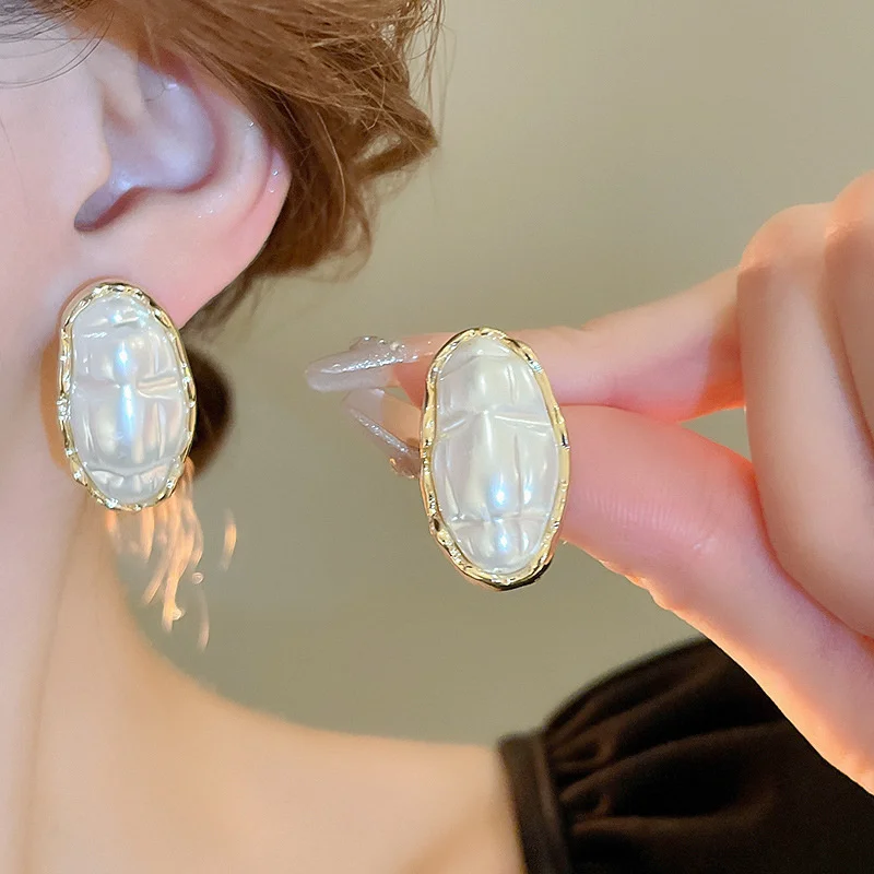 Retro Oval Stud Earring Geometric Irregular Round Metal Pearl Earrings for Women Minimalist Style Personality  Jewelry Gift