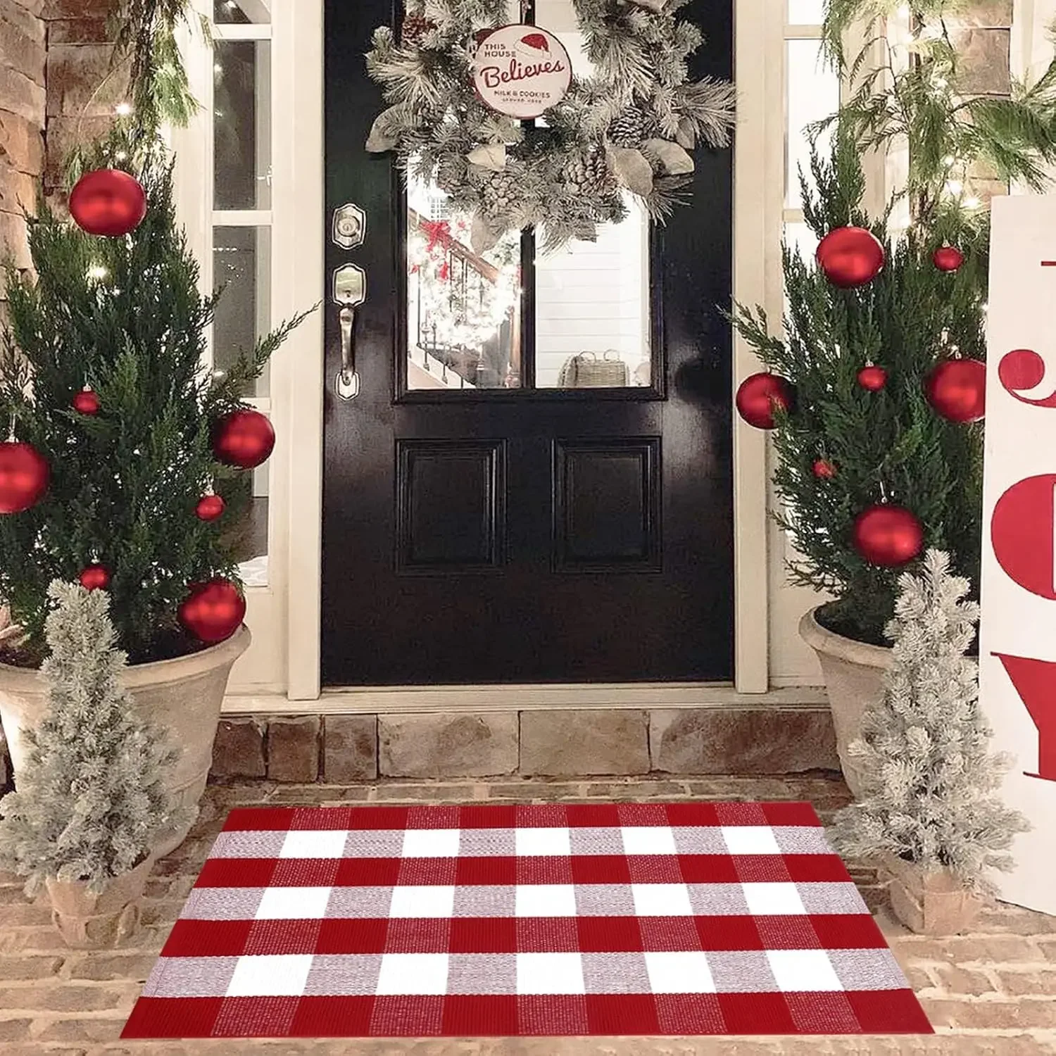Christmas Red and White Plaid Rug, 28 x 43 Inches Cotton Hand-Woven Layered Door Mat for Front Porch, Entryway, Outdoor Holiday Decor, Washable Buffalo Check Rug for Home, Patio, Kitchen