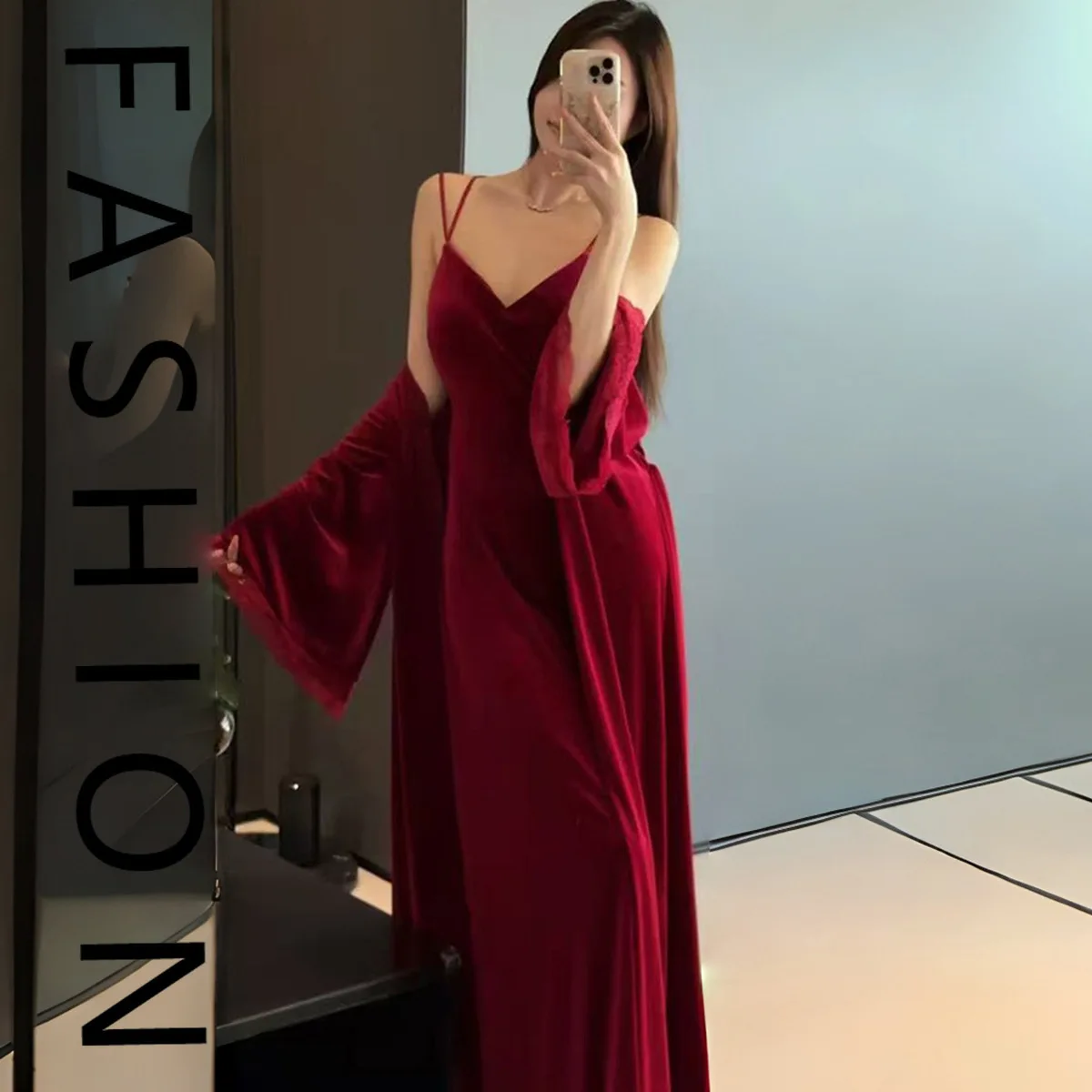 

French pajamas women's autumn and winter golden velvet long suspender nightgown spring and autumn with chest pad beautiful back