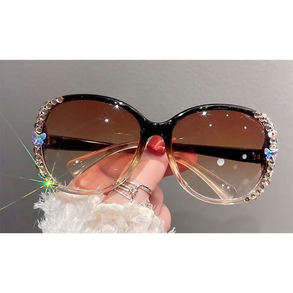 نظارات شمسية عصرية لامعة من حجر الراين كبيرة الحجم للحماية من الأشعة فوق البنفسجية وعدسات متدرجة للحماية من الشمس للنساء