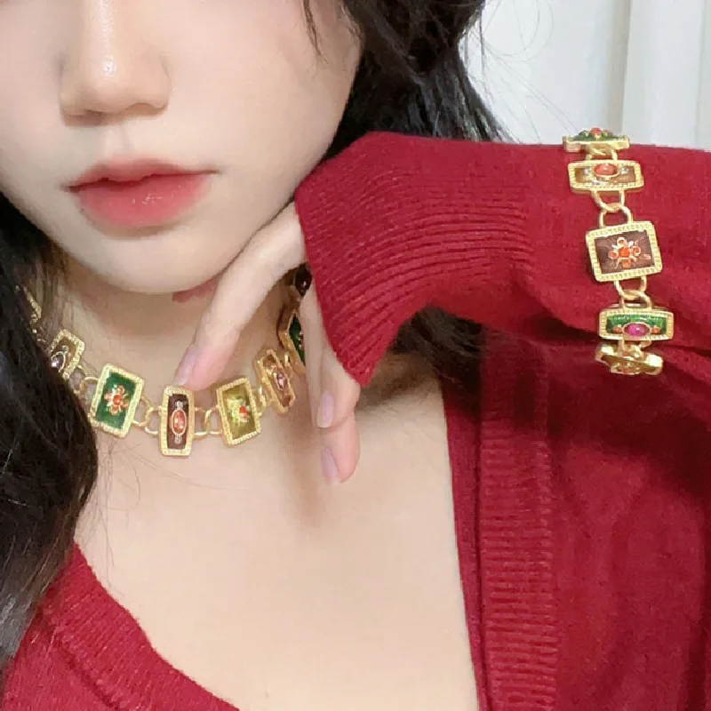 French Vintage Style Colored Pattern Collarbone Chain Geometric Luxury Necklace Earrings