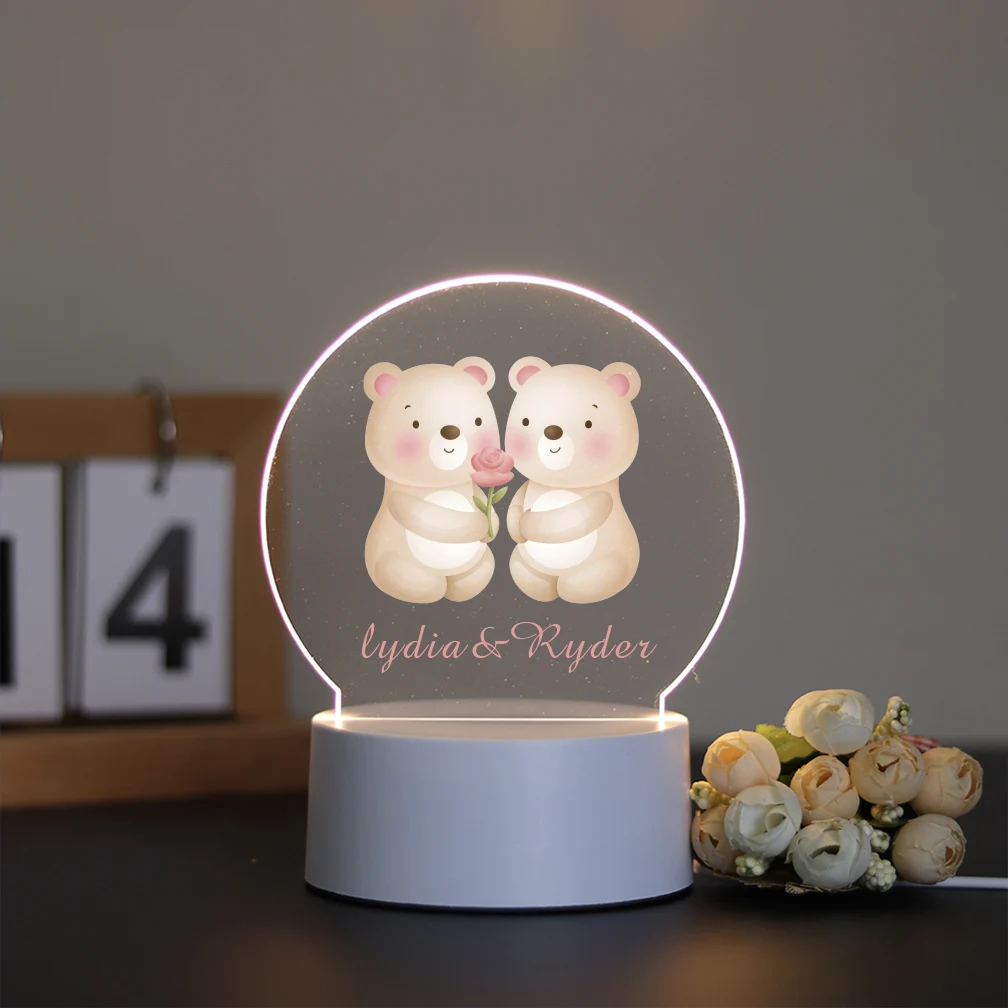 1 Stück Pretty Bear Partner UV-Druck, individueller Name, Acryl-Nachtlichter, LED-Tischlampe für Wohnzimmer, Kinderzimmer