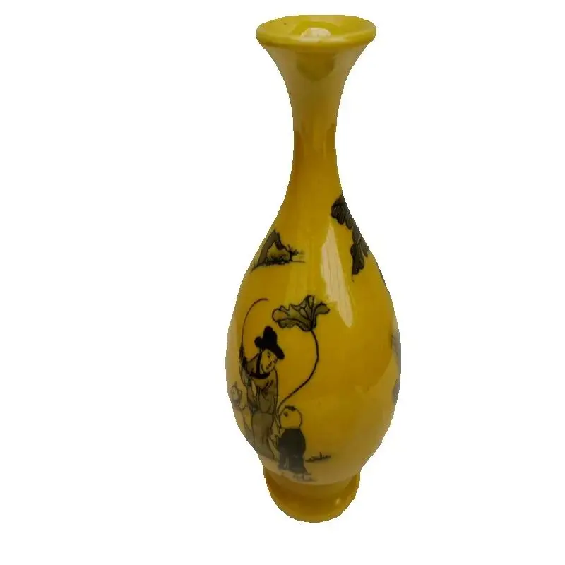 

Chinese Old Porcelain green glaze with character painting patterns Vase