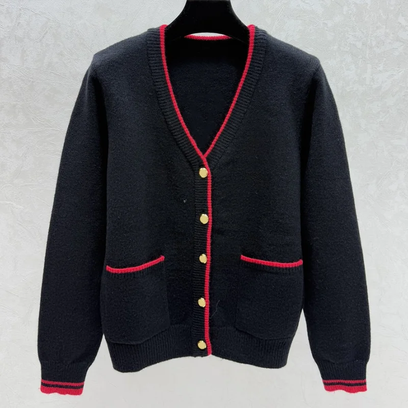 

Высококачественный вязаный костюм весны/осени с вышитым логотипом, женский кардиган с v-образным вырезом и двойными карманами 25122355