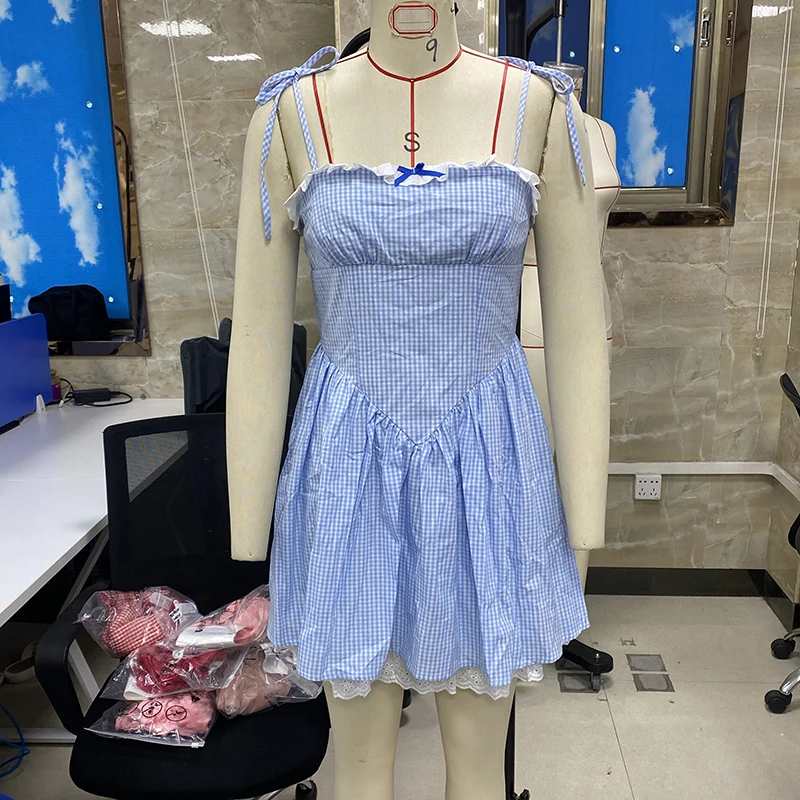 เดรสทรงเอลายสก็อตแต่งลูกไม้สไตล์วินเทจ Y2K ชุดมินิเดรสลายตารางสำหรับผู้หญิง สายเดี่ยวผูกโบว์ ชุดคอสตูมฮาโลวีน เดรสสายเดี่ยวสั้น