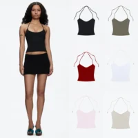 Camisola elástica con espalda abierta para mujer con accesorios de metal y tirantes con lazo automático, top halter sexy con cuello bajo