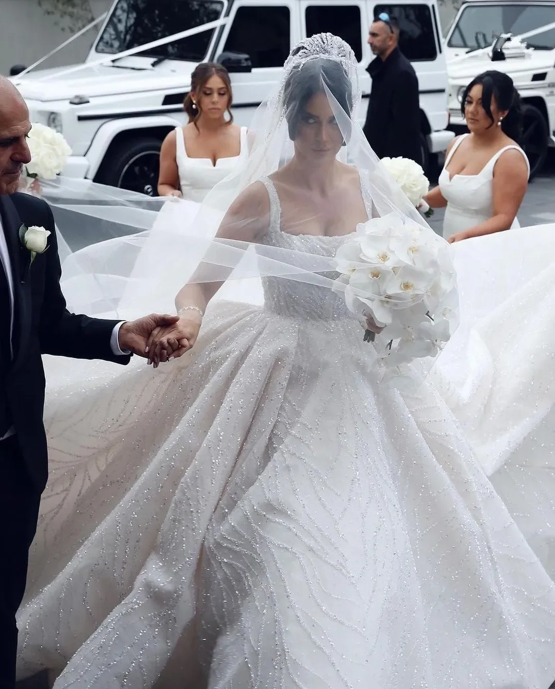 ที่กําหนดเองสแควร์คอ Shinny ลูกปัด Ballgown ชุดแต่งงาน Robe De Mariée สปาเก็ตตี้หรูหราแอฟริกันชุดเจ้าสาว