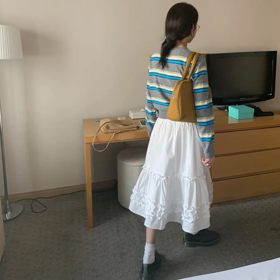 Elegancki jesienny kardigan z dzianiny w nowym kolorze, dopasowany krój, damski sweter bazowy, uniwersalny, zapinany na guziki, koreański styl, casualowy.