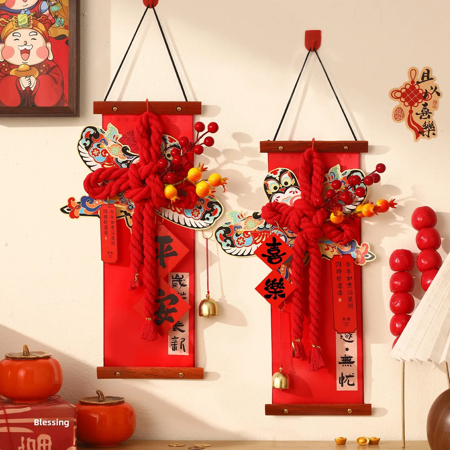 

Новогодние украшения 2026: подвесные декорации, тканевые завязки, китайские узлы, оформление для гостиной