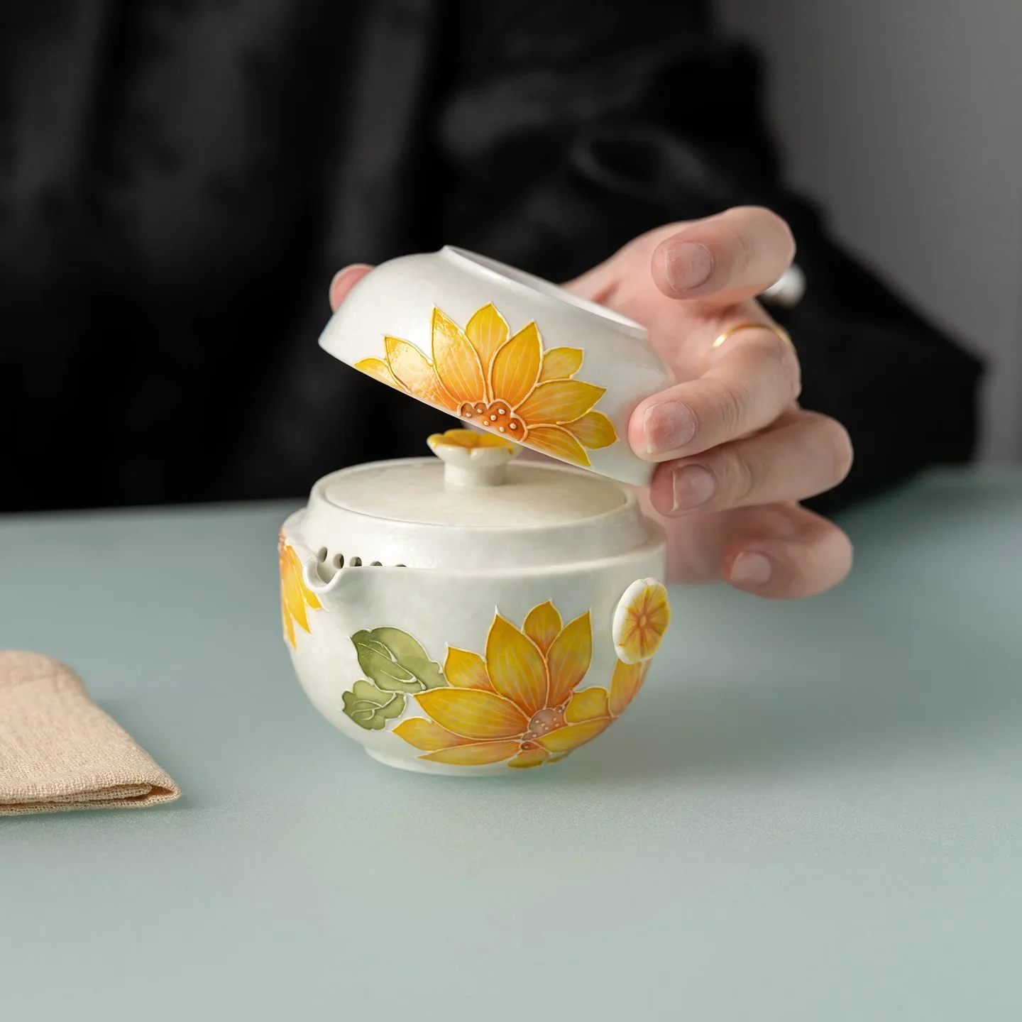 Hand-painted Sunflowers Pot Cup Storage Bag Luxury Colorful Travel Tea Set Unique Outdoor Portable Quick Cup Kung Fu Tea Set