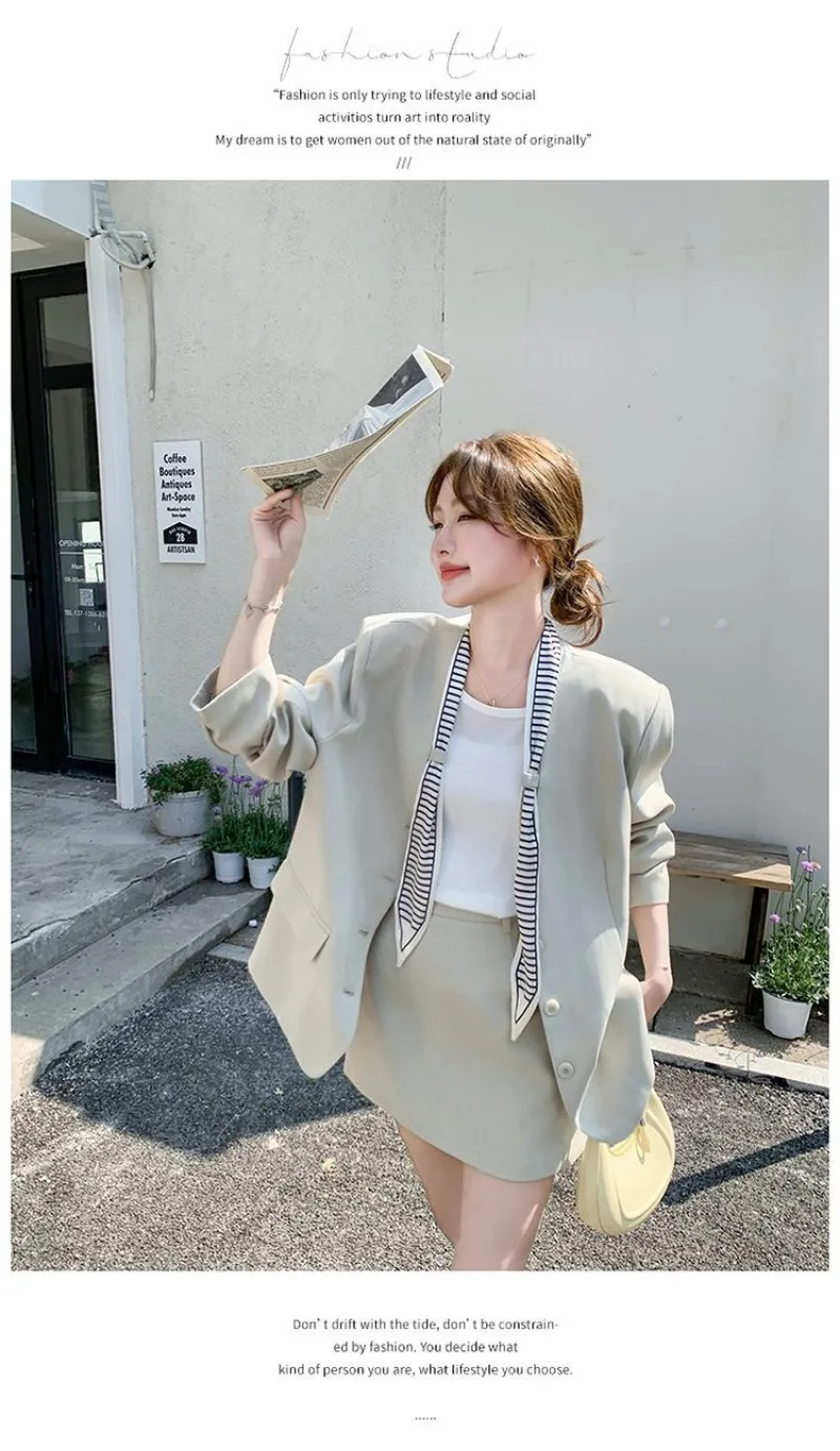 ชุดเซ็ตสองชิ้นสไตล์ลำลองสำหรับผู้หญิง ดีไซน์หรูหราทันสมัยแบบเกาหลี เสื้อแจ็คเก็ตแขนยาวทรงหลวมพร้อมกระโปรงทรงมินิเข้ารูป