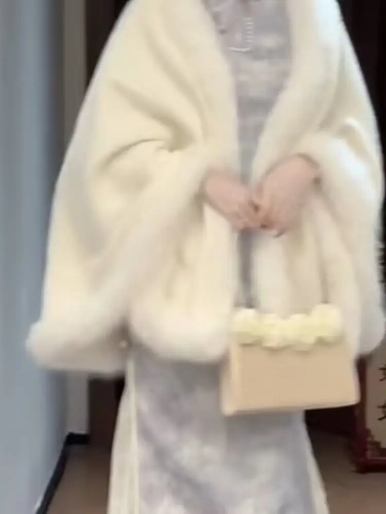 New Chinese Style Thickened Fleece Women's Shawl Warm Winter Long Sleeve Flag Robe Fashionable Daily Use Luxury Fur Coat