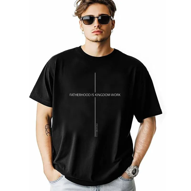 Lustiges christliches Vatertags-T-Shirt mit dem Spruch „Vaterschaft ist Königreichsarbeit“ im Y2K-Stil, mit Glaubens- und Christus-Kreuz-Grafik, modisches Geschenk für Männer. – Detail 8