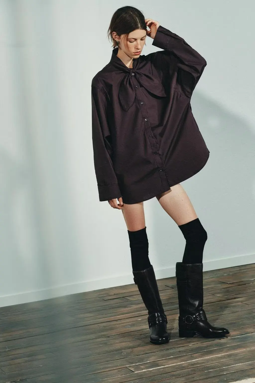 เสื้อเชิ้ตแขนยาวผูกโบว์ผ้าพันคอแบบหลวมสไตล์ยุโรปและอเมริกาสำหรับผู้หญิงคอลเลคชั่นฤดูใบไม้ร่วง BB6830 ZA25 รุ่นใหม่ 4661143