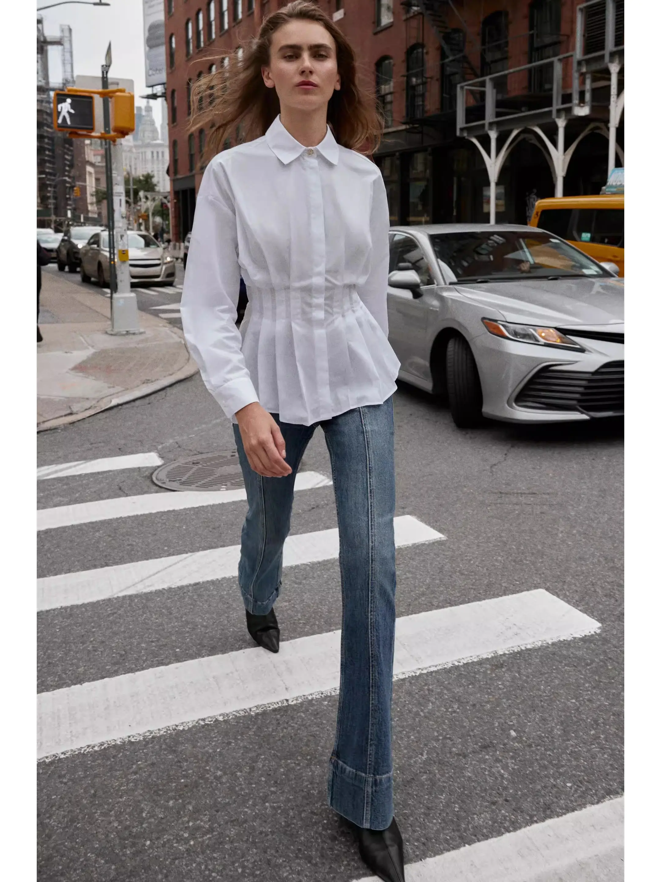 Jesień 2025 Damska długa bluzka z wygiętym białym kołnierzykiem, modelująca talię, codzienna, wygodna, mieszanka bawełny i poliestru...