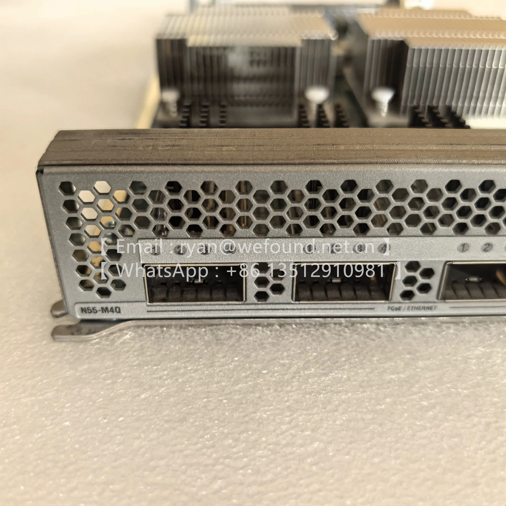 Karta sieciowa N55-M4Q z 4 portami 10 Gigabit i 40-portowym interfejsem optycznym jest odpowiednia dla przełączników N5K-5548/5596UP.