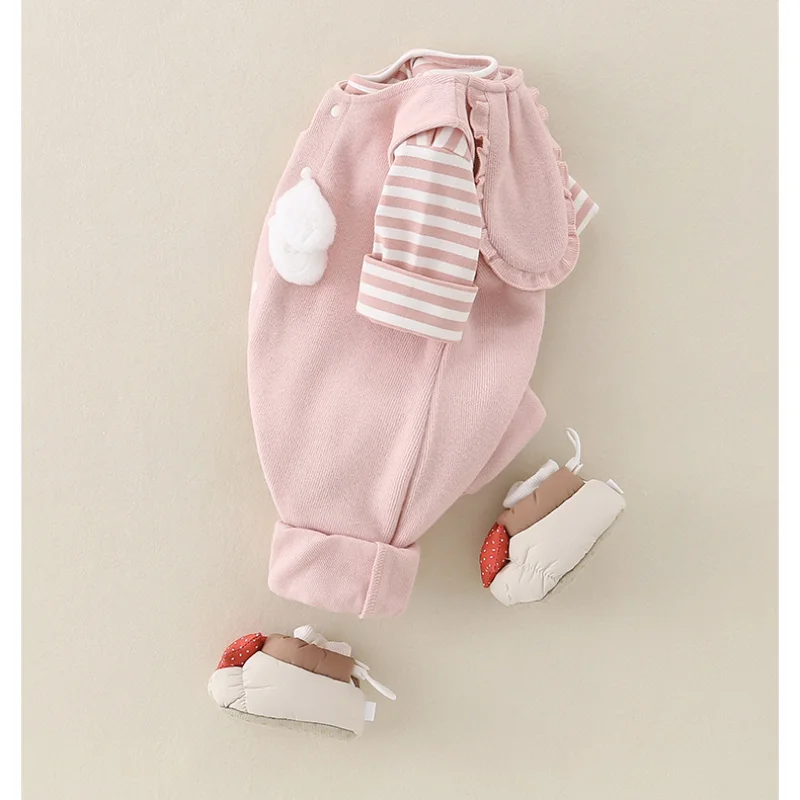 ملابس أطفال كلاسيكية بسيطة جديدة لعام 2025 بذلة أطفال ملابس دافئة لحديثي الولادة ملابس تسلق سميكة ملابس خارجية