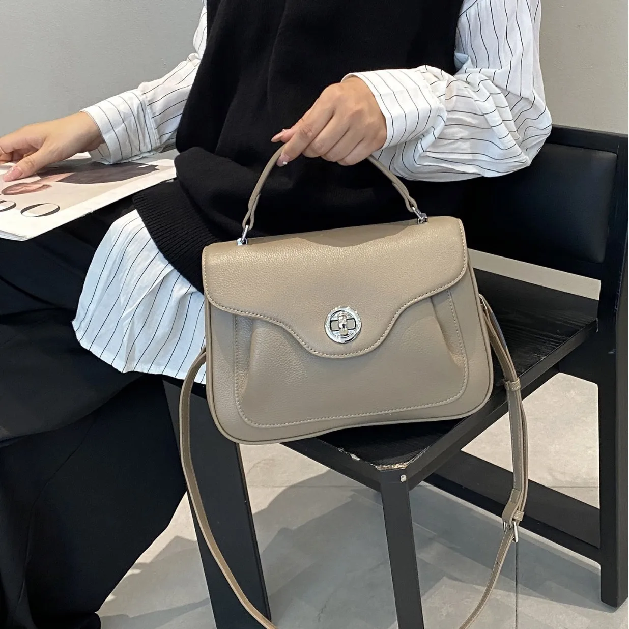 

Top-grain Cowhide Large-capacity Crossbody Bag Women 2026 Genuine Leather Fashionable Commuting Small Designer Luxury Bag