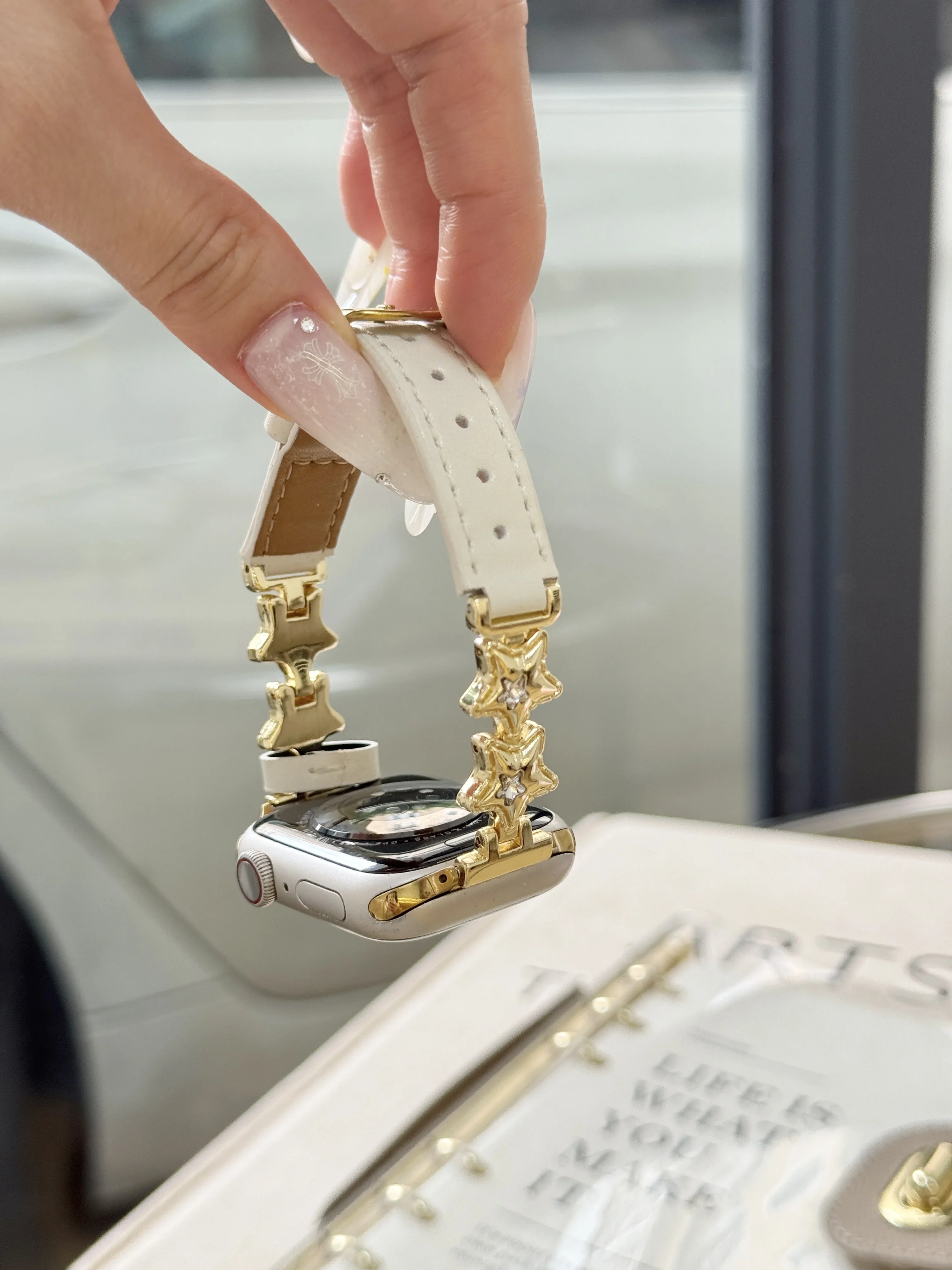 素敵なレザースターループ Apple Watch バンド女性 10/9/8/7/6/5/4/3 SE 38 ミリメートル 40 ミリメートル 41 ミリメートル 42 ミリメートル 44 ミリメートル 45 ミリメートル 46 ミリメートル 49 ミリメートルストラップ