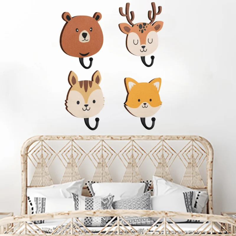 4 Stück Holz-Wandhaken mit Tiermotiven, Bär, Elch, Eichhörnchen, Fuchs, Dschungel-Thema Kleiderhaken für Kinderzimmer & Schlafzimmer