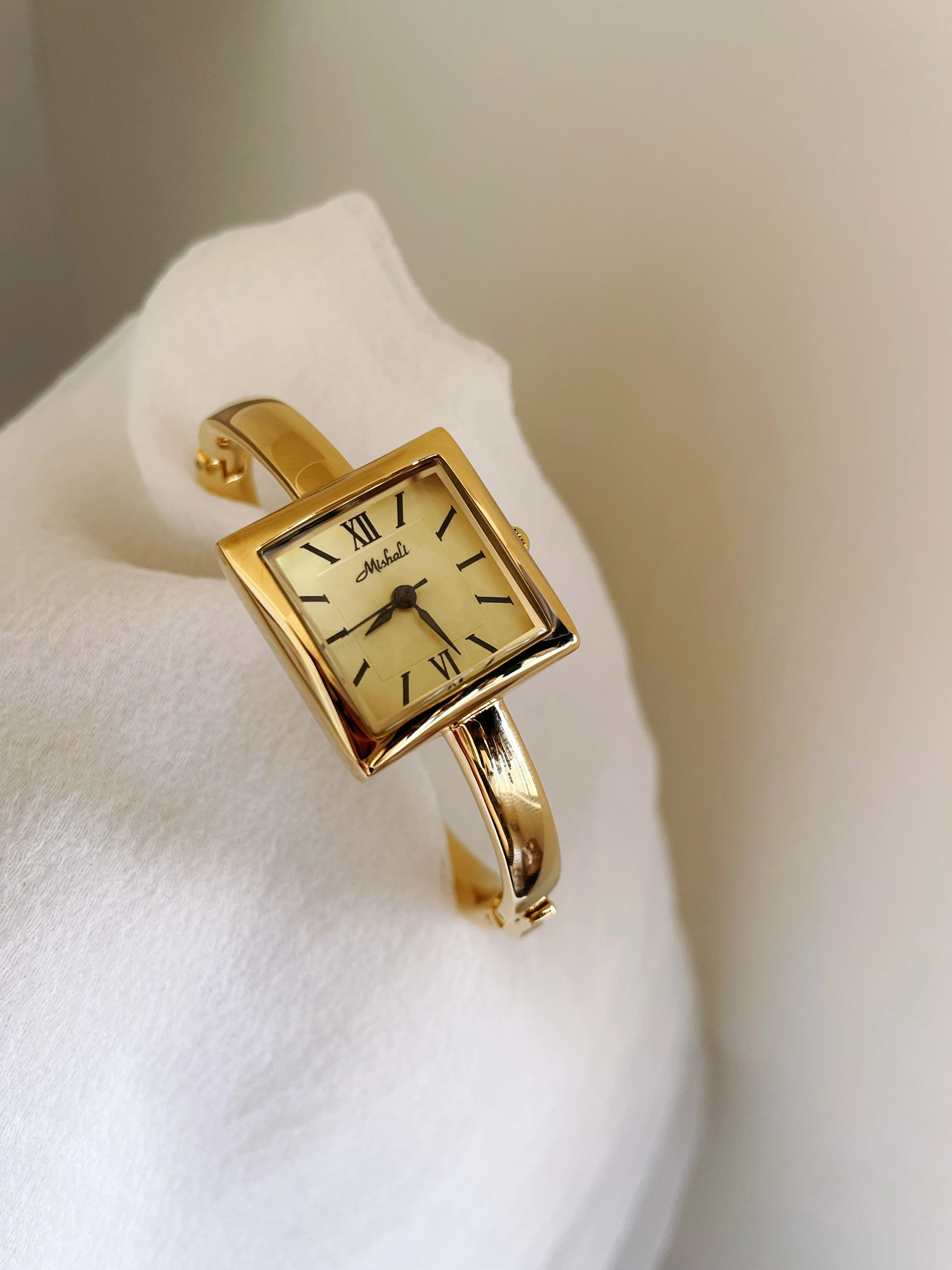 2026 New Luxury High Quality Watch Square Bracelet Style Golden Temperament Fashion Quartz Women's Watch Accessories Gift