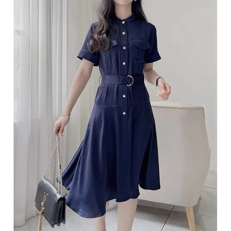 

Юбка А-силуэта с высокой талией из двойного ацетатного трикотажа, с воротником и застежкой на одну пуговицу, короткий рукав, длинная.