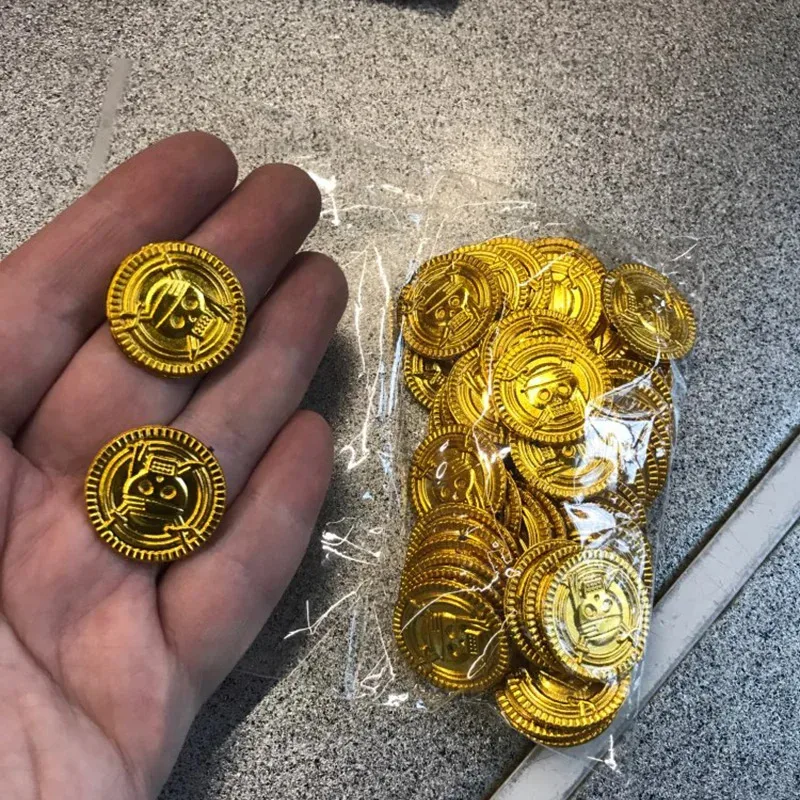 50 stks Piraat Gouden Munten Plastic Nep Schat Munten Rekwisieten Halloween Decor Kids Verjaardagsfeestje Gunst Spel Schat Levert - afbeelding 2