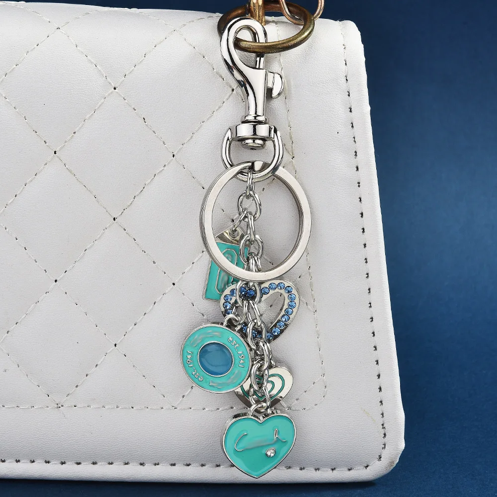 Portachiavi in pelle con fiori, corde a cuore verde, fibbie per borse, ciondoli, coppia portachiavi per auto in metallo, ciondoli per borse