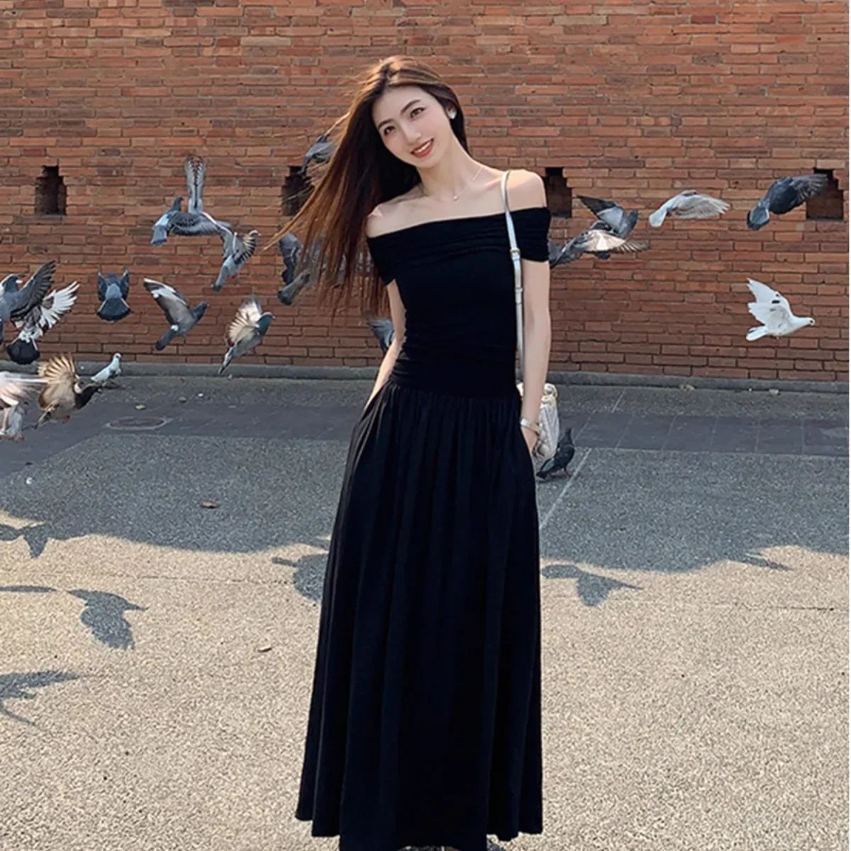 Elegant Off-shoulder Waist-fitted Long Dress For Women 2024 Trendy Black Color Sleeveless Formal Occasion Gown