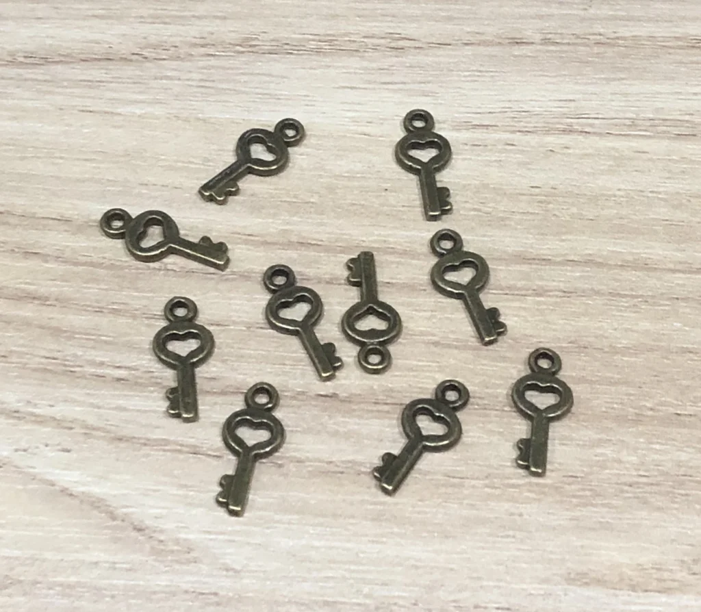 

50pcs 16*7mm Zinc alloy metal Lovely key shaped pendants for handmade HW3391