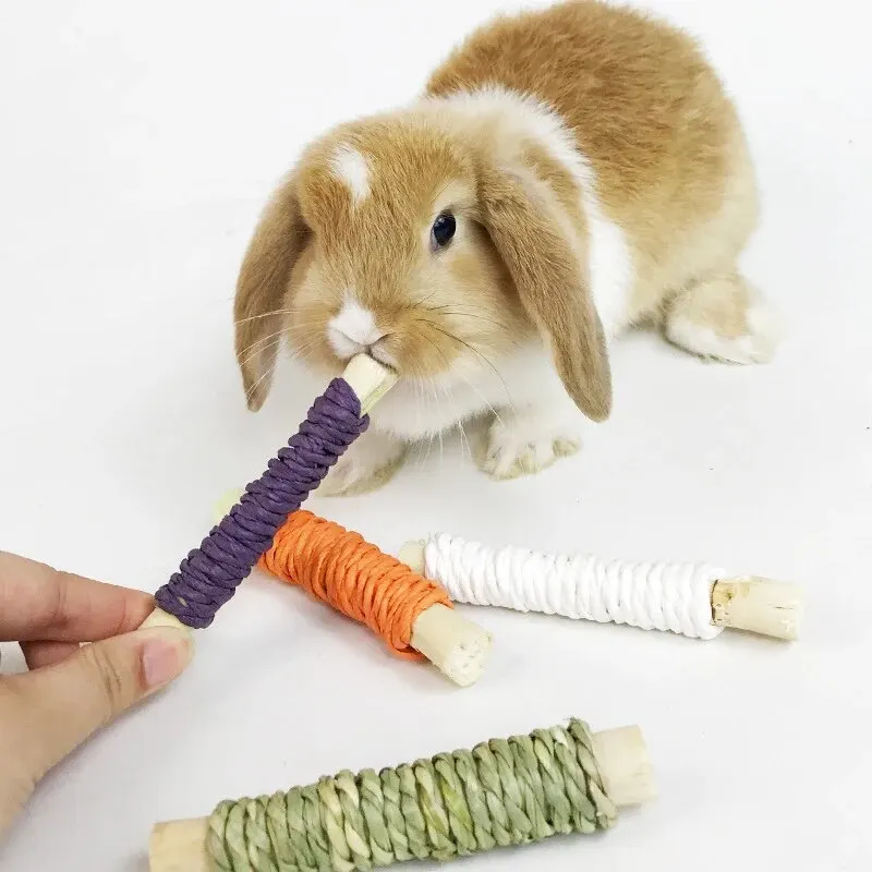 1PC Pet Straw Sweet Bamboo Roll Rabbit Totoro Cat Guinea Pig Guinea Pig Molar Food Snack Toy Perfect Gift