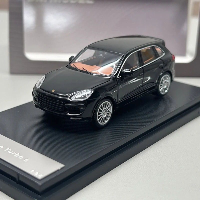 รถโมเดลไดแคสต์โลหะผสม DM 1:64 Cayenne Turbo S ปี 2014 ของเล่นรถยนต์จำลองขนาดเล็กสำหรับเด็ก
