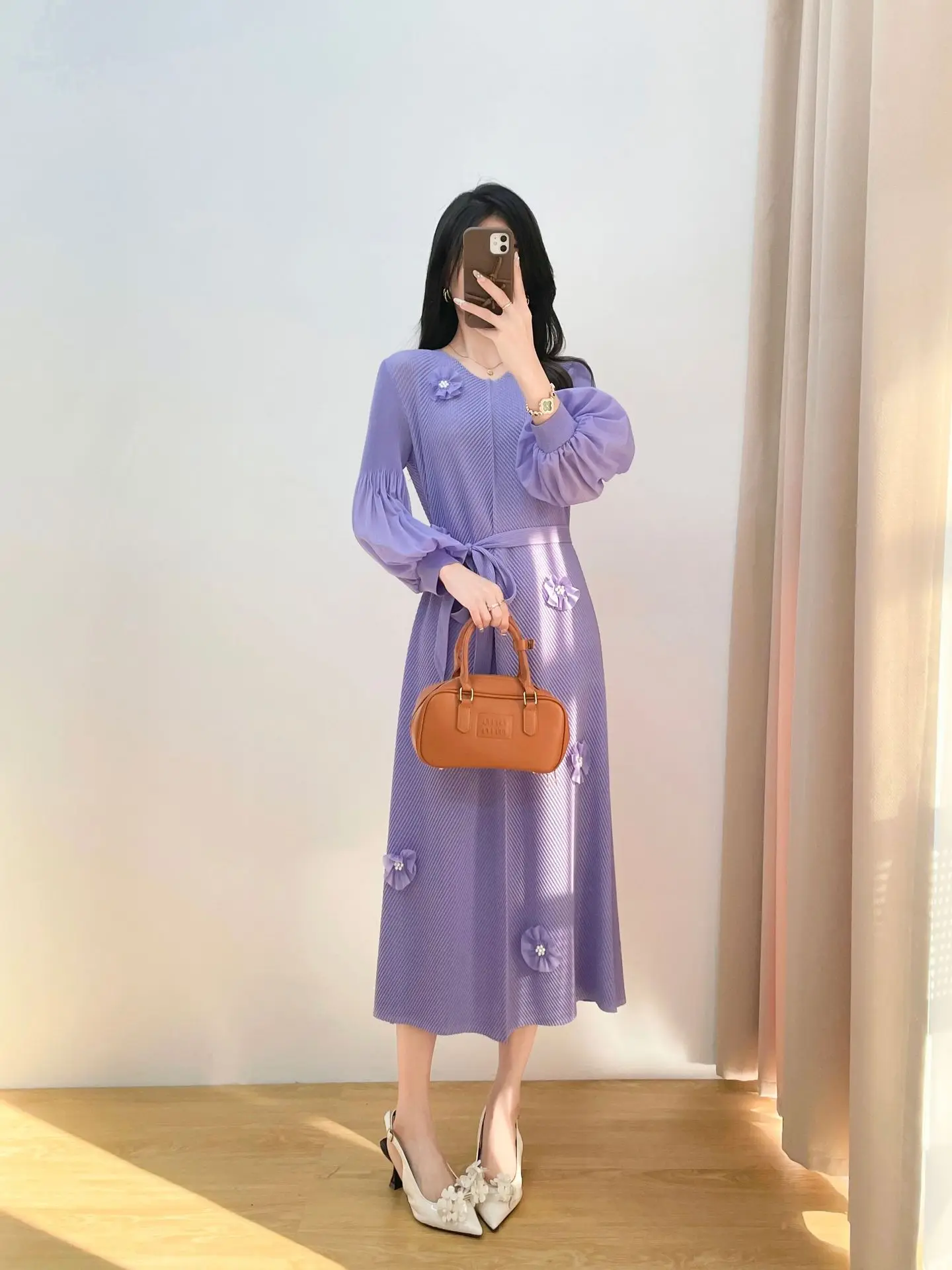 

Miyake Pleated 2025 Winter New Beaded Three-dimensional Flower Waist Dress Temperament Pleated Pleated Long-sleeved Skirt Pleats