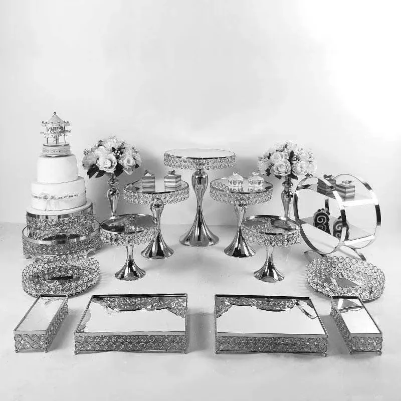 

Оптовые поставки товаров для свадебных торжеств: золотые и серебряные подставки для тортов, металлические подставки для десертов, металлические подставки для свадебных тортов с кристаллами.