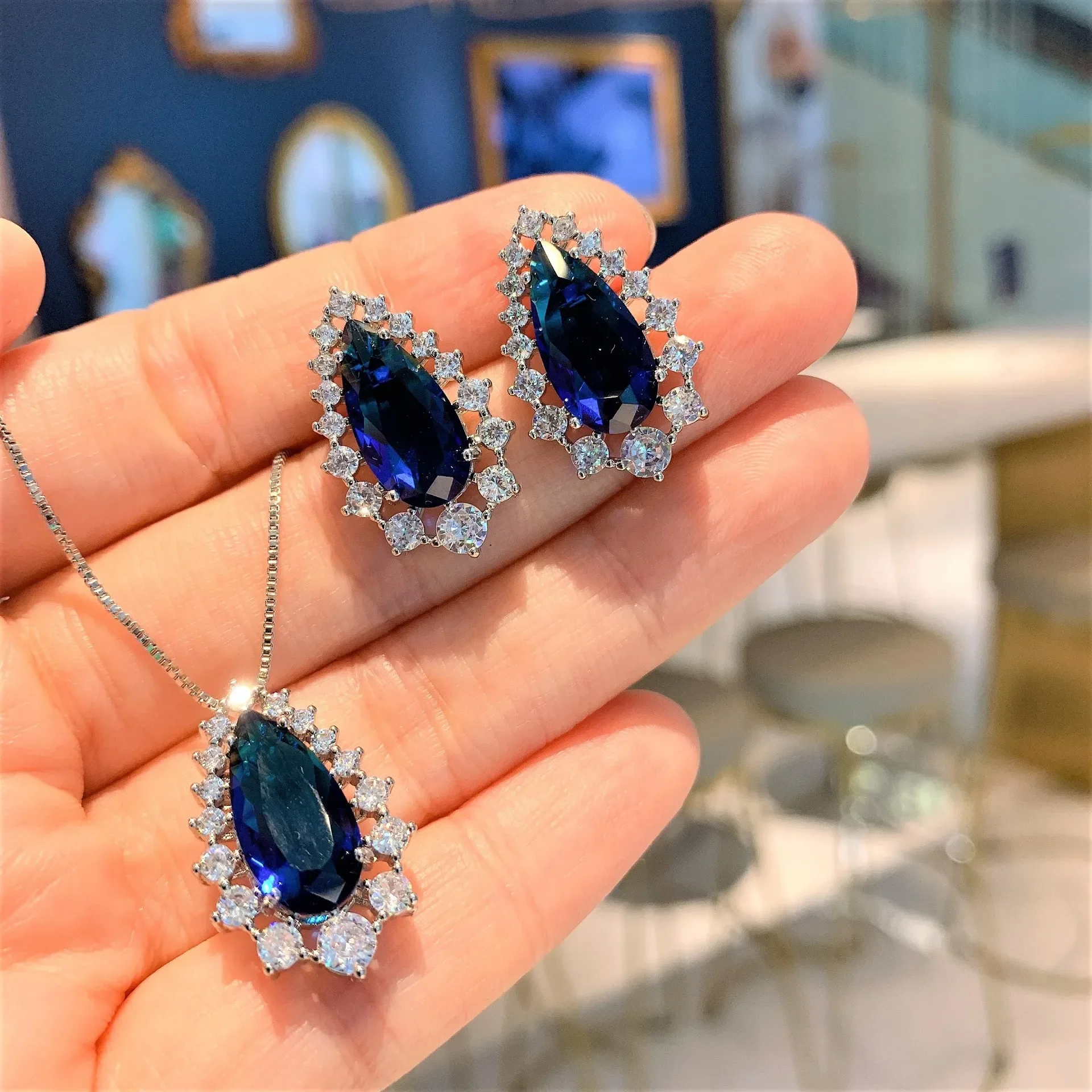 SrJewelry European and American Tanzanian Blue Imitation Blue Treasure Large Droplet Jewelry Set Earstuds 8 * 16 Pendant 15 * 25