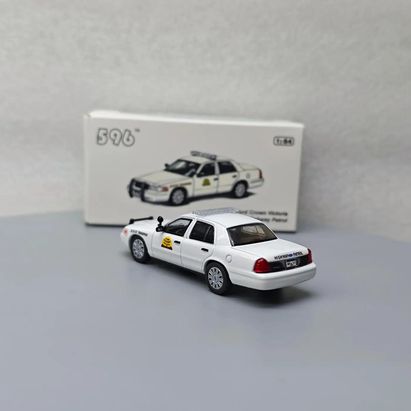 596 1:64 Crown Victoria - Utah Highway Patrol Simulation Alloy Mini Car Model Collection Decoration Gift Toy