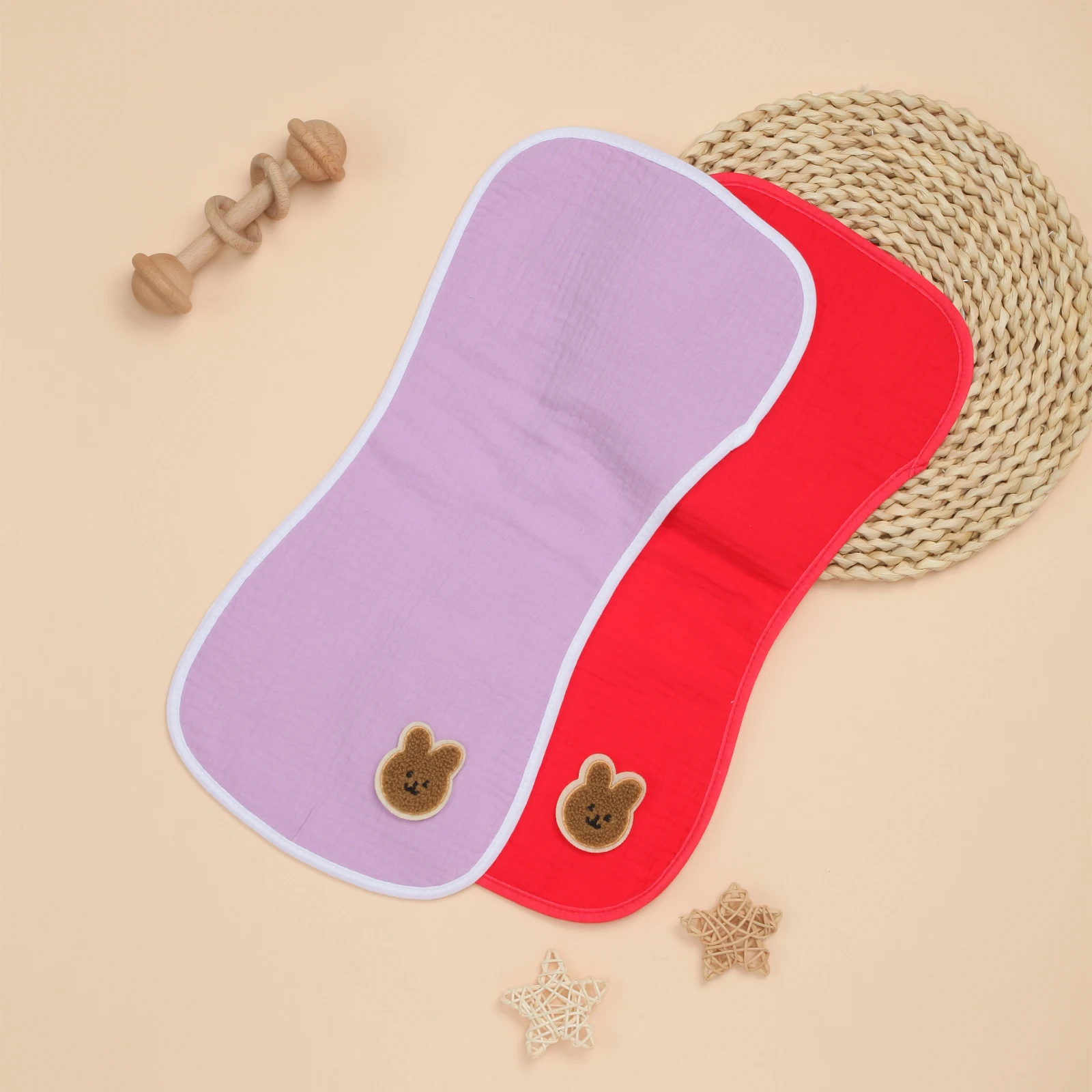 ملابس التجشؤ للفتيات الصغيرات - عبوة من قطعتين من قماش التجشؤ القطني فائقة الامتصاص، خرق ناعمة لحديثي الولادة (أحمر وأرجواني)