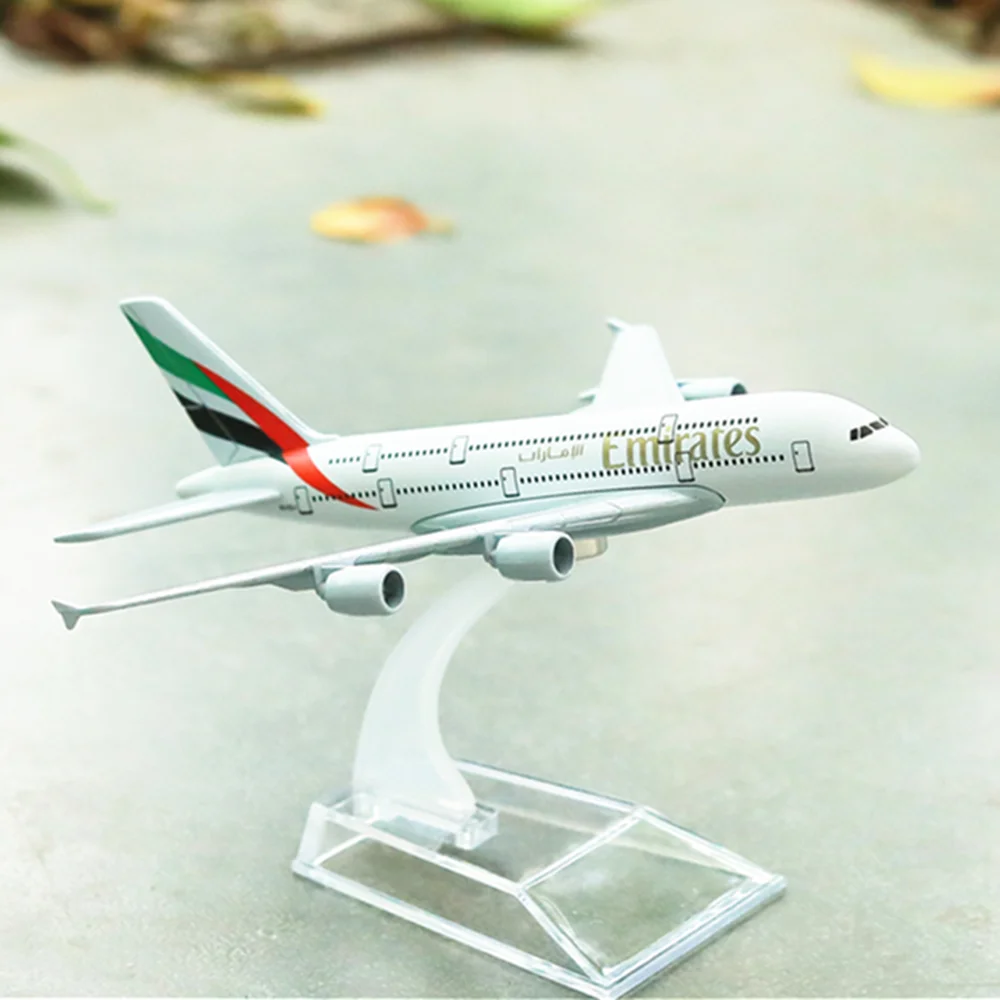 1:400 Scale Metal Airplane Emirates A380 Airlines Boeing Airbus 1 1:400 Scale Metal Airplane Emirates A380 Airlines Boeing Airbus 1