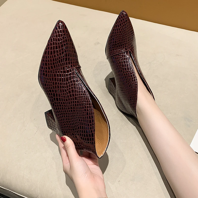 2023 Spring and Autumn New Fashion Solid Color Plaid Leather Top Pointed V-shaped Outwear Women High Heels Women\'s Shoes